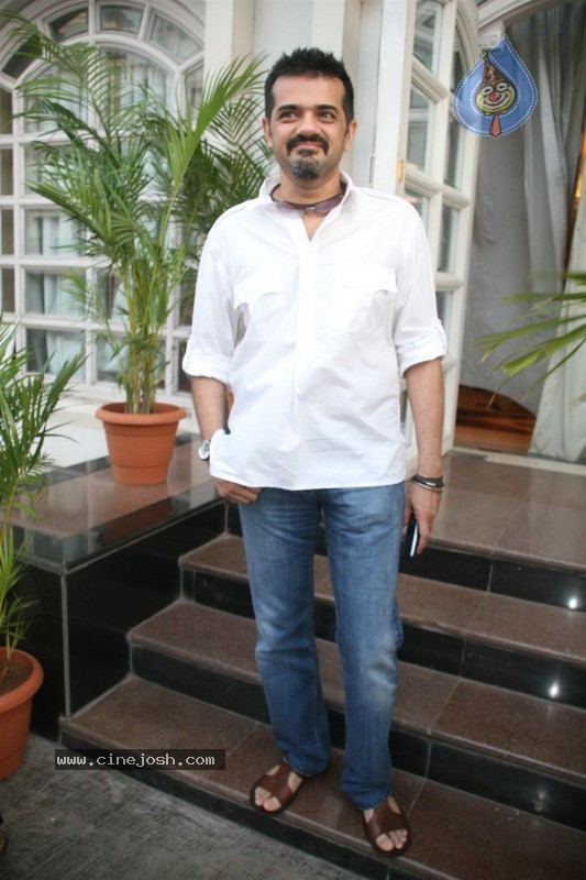 Big B Launches Phir Mile Sur Album - 19 / 21 photos