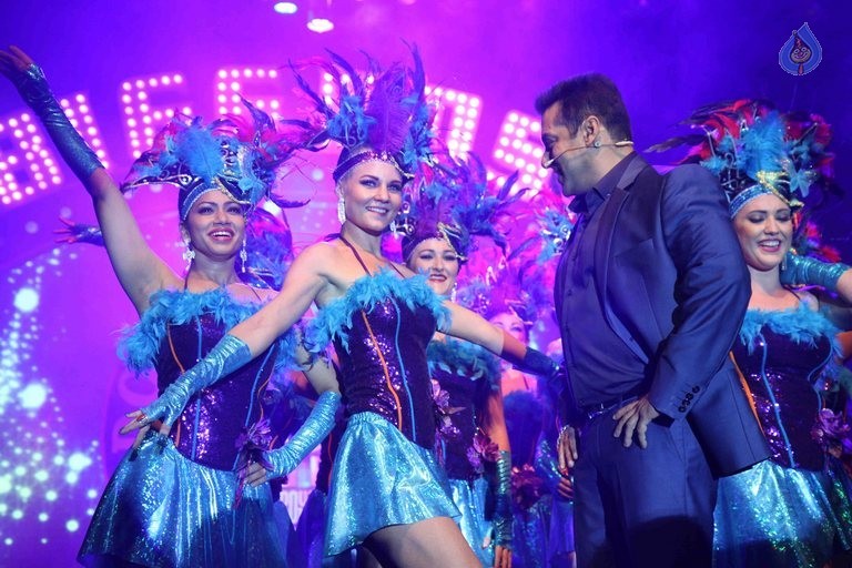 Bigg Boss Season 9 Launch - 5 / 21 photos