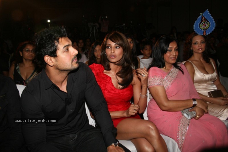 Bipasha Basu at her Fitness Video Launch - 1 / 20 photos