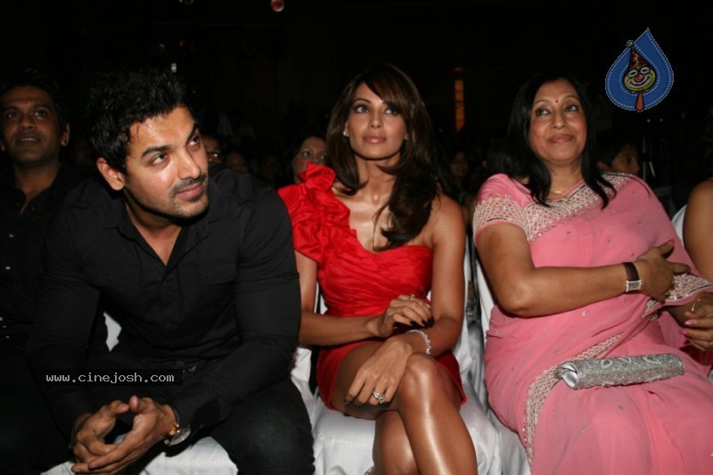 Bipasha Basu at her Fitness Video Launch - 11 / 20 photos