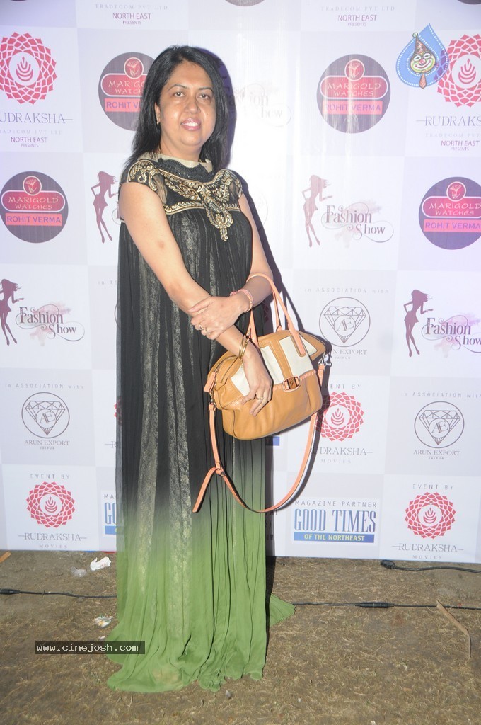 Bipasha Basu at Rohit Verma Fashion Show  - 15 / 43 photos