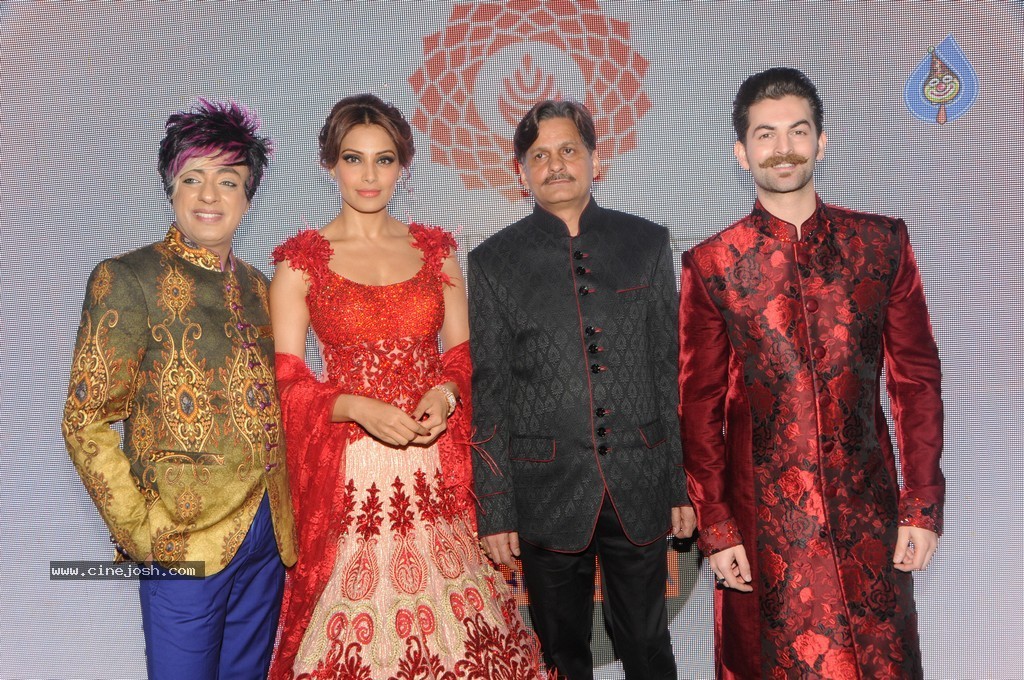 Bipasha Basu at Rohit Verma Fashion Show  - 29 / 43 photos