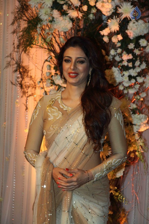 Bipasha Basu Wedding Reception Photos 1 - 25 / 58 photos