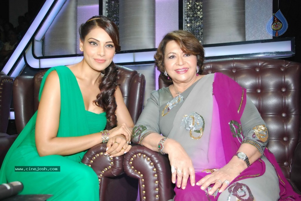 Bipasha Promote Jodi Breakers on Dance India Dance - 32 / 33 photos