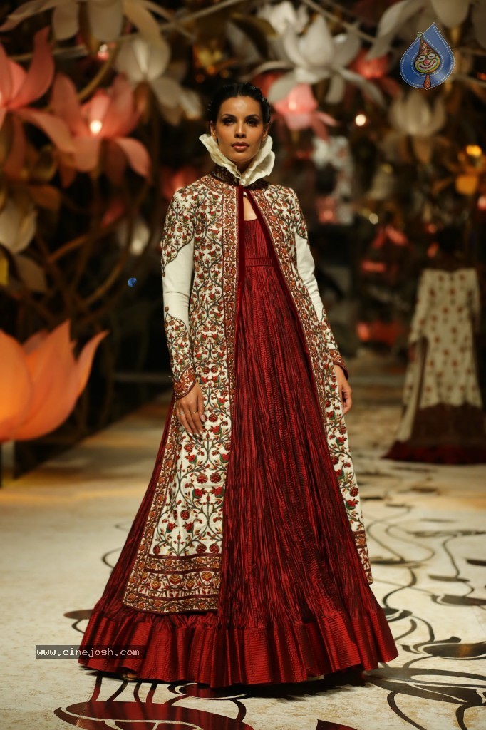 Blenders Pride Bangalore Fashion Week - 32 / 46 photos