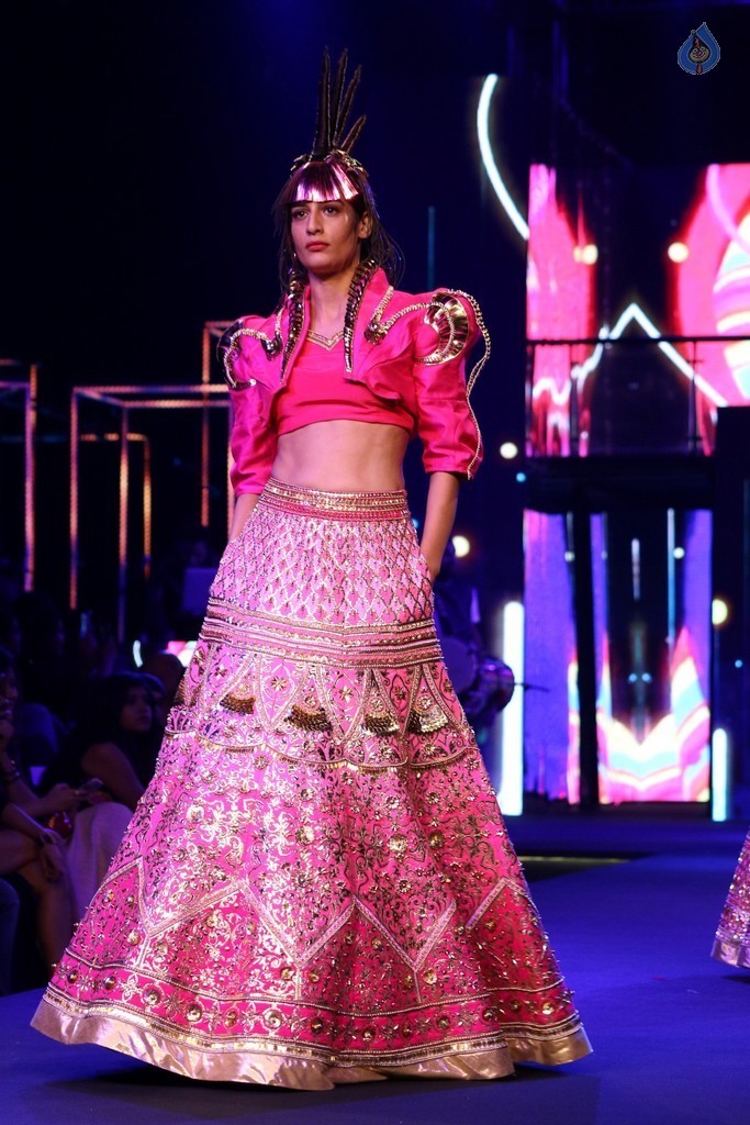 Blenders Pride Fashion Tour 2016 Photos - 6 / 36 photos