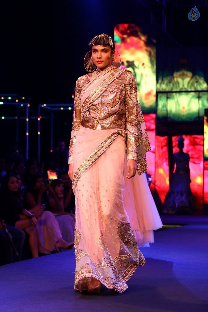 Blenders Pride Fashion Tour 2016 Photos - 13 / 36 photos