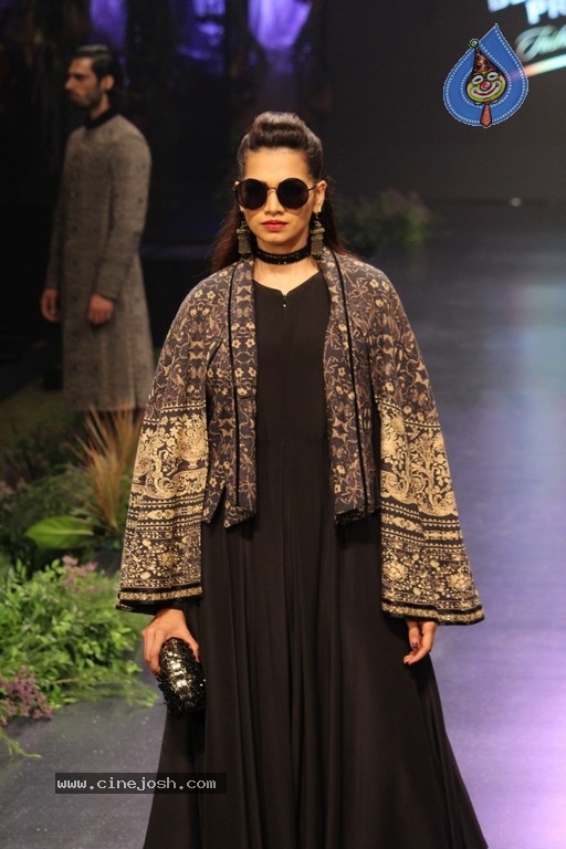 Blenders Pride Fashion Tour 2017 - 39 / 39 photos