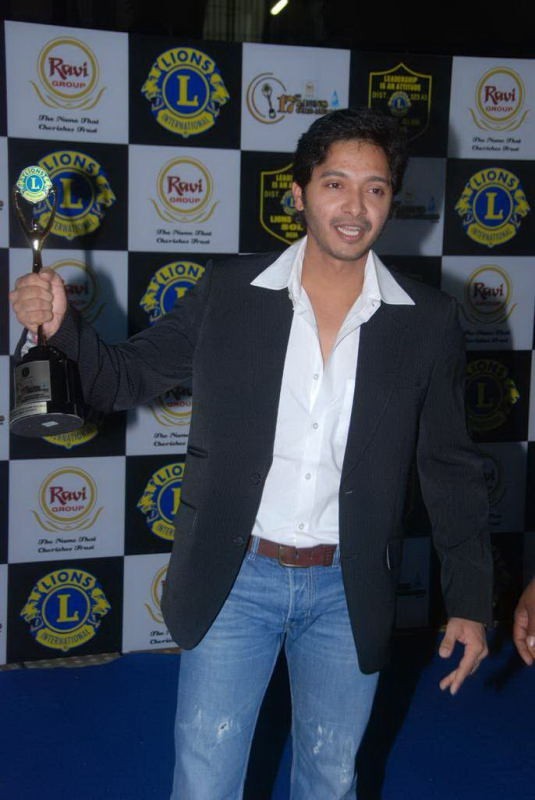 Bolly Celebs at 17th Lions Gold Awards - 11 / 88 photos