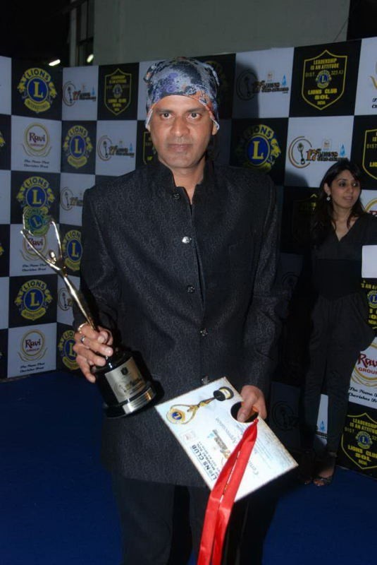 Bolly Celebs at 17th Lions Gold Awards - 35 / 88 photos