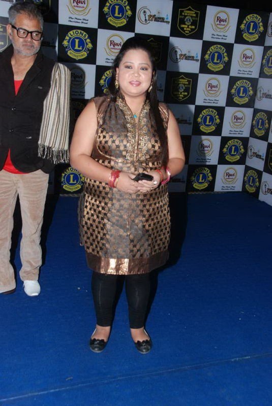 Bolly Celebs at 17th Lions Gold Awards - 49 / 88 photos