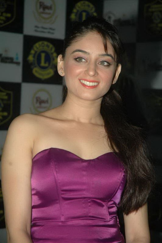 Bolly Celebs at 17th Lions Gold Awards - 52 / 88 photos