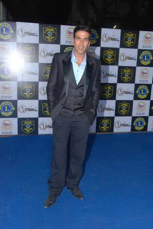 Bolly Celebs at 17th Lions Gold Awards - 72 / 88 photos