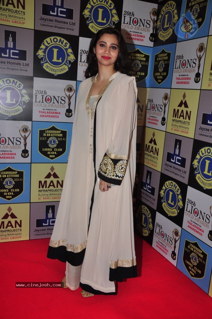 Bolly Celebs at 20th LIONS GOLD Awards - 8 / 37 photos