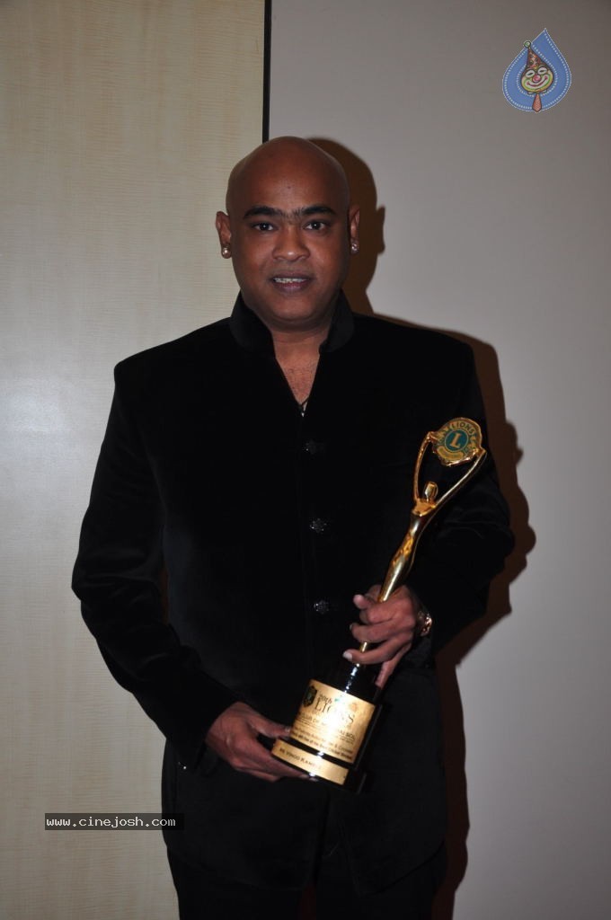Bolly Celebs at 20th LIONS GOLD Awards - 27 / 37 photos