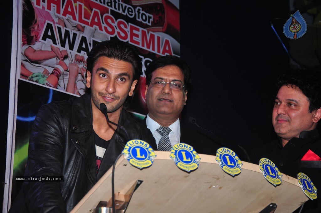 Bolly Celebs at 20th LIONS GOLD Awards - 29 / 37 photos