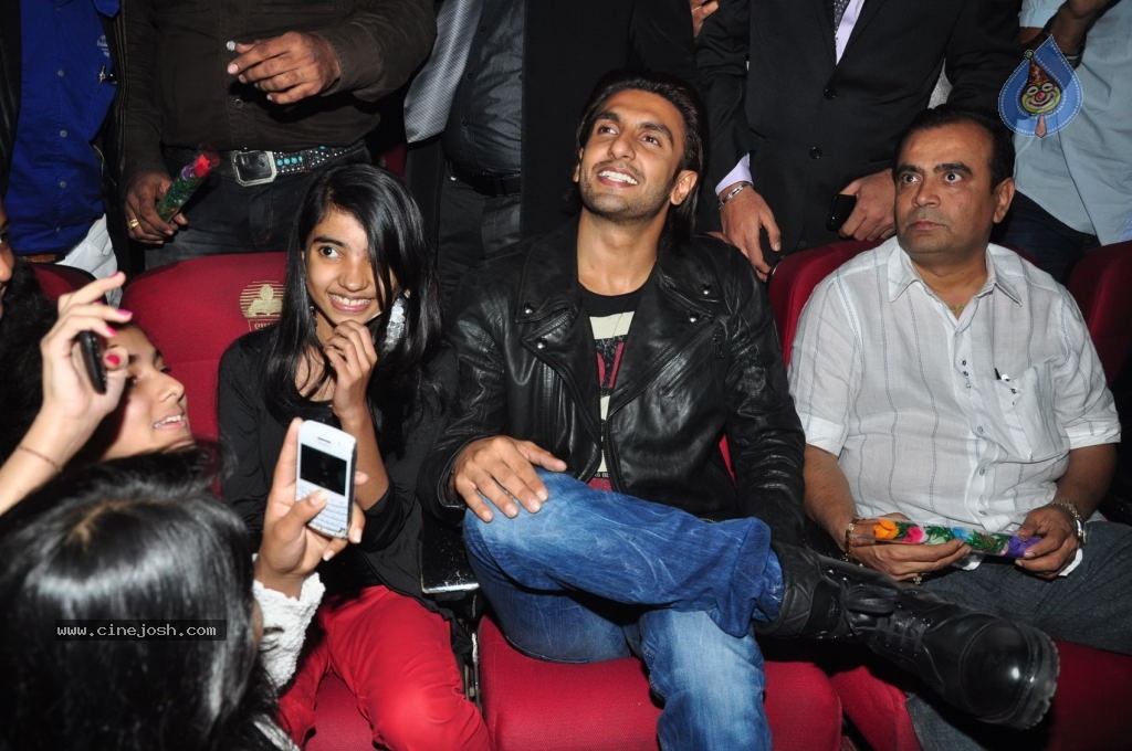 Bolly Celebs at 20th LIONS GOLD Awards - 35 / 37 photos