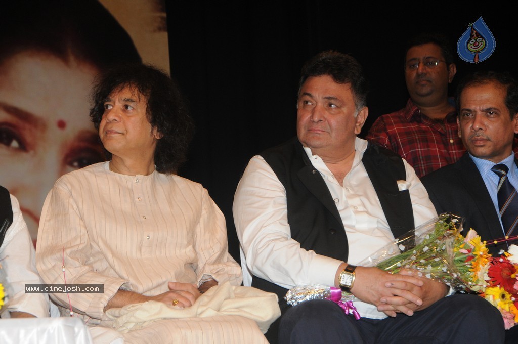 Bolly Celebs at 25th Master Dinanath Mangeshkar Puraskar - 6 / 83 photos