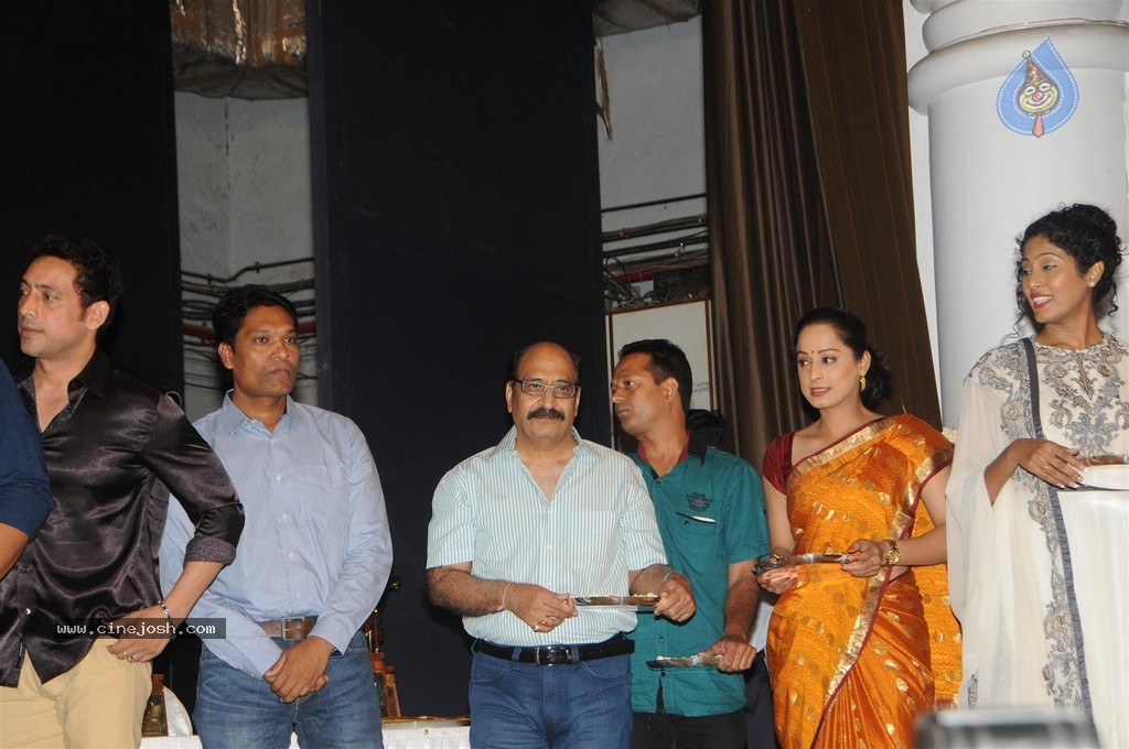 Bolly Celebs at 25th Master Dinanath Mangeshkar Puraskar - 66 / 83 photos