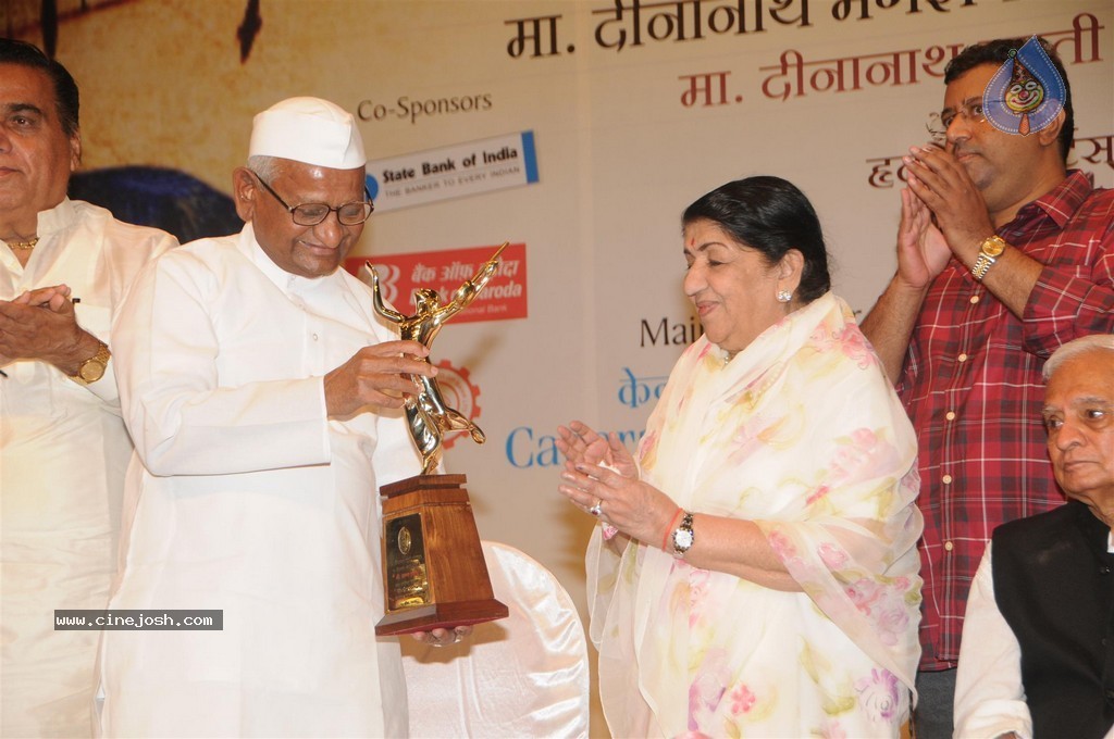 Bolly Celebs at 25th Master Dinanath Mangeshkar Puraskar - 72 / 83 photos