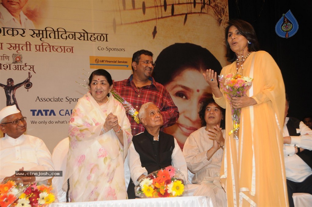 Bolly Celebs at 25th Master Dinanath Mangeshkar Puraskar - 77 / 83 photos