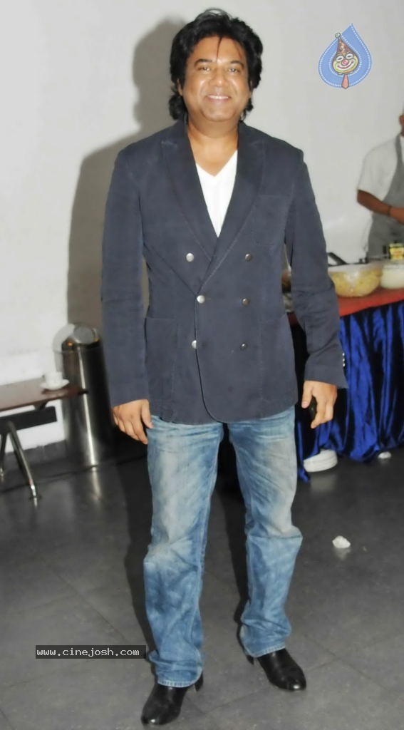 Bolly Celebs at 2 States Special Screening - 24 / 48 photos