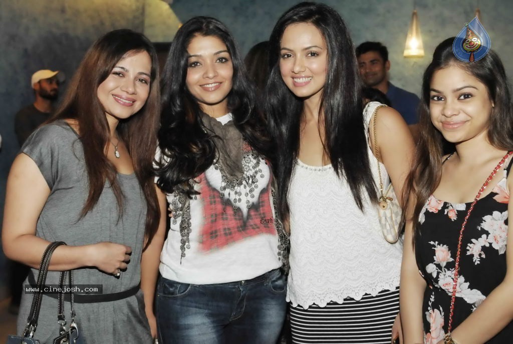 Bolly Celebs at 2 States Special Screening - 33 / 48 photos