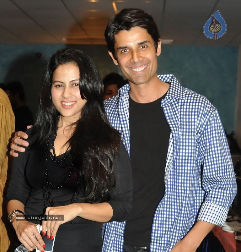 Bolly Celebs at 2 States Special Screening - 42 / 48 photos