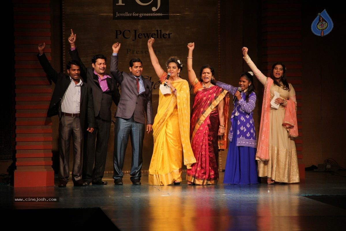 Bolly Celebs at 5th Annual Mijwan Fashion Show - 11 / 104 photos