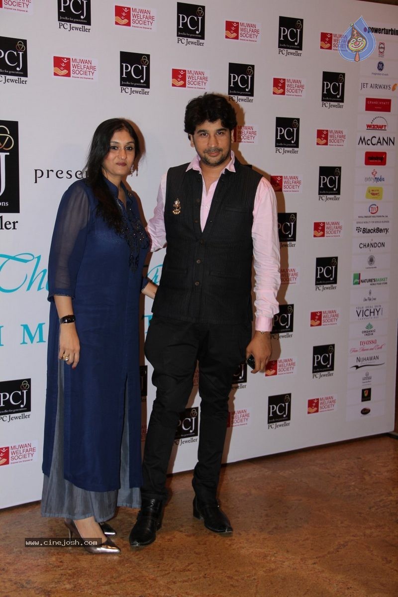 Bolly Celebs at 5th Annual Mijwan Fashion Show - 18 / 104 photos