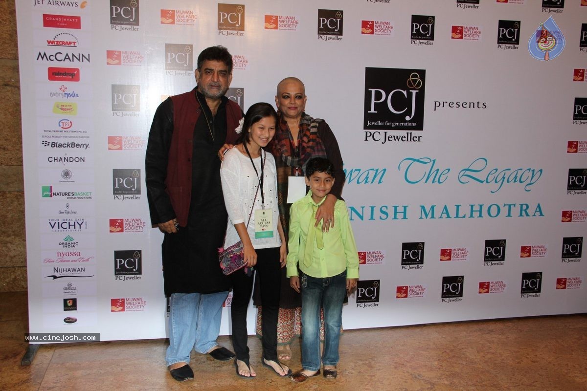 Bolly Celebs at 5th Annual Mijwan Fashion Show - 56 / 104 photos