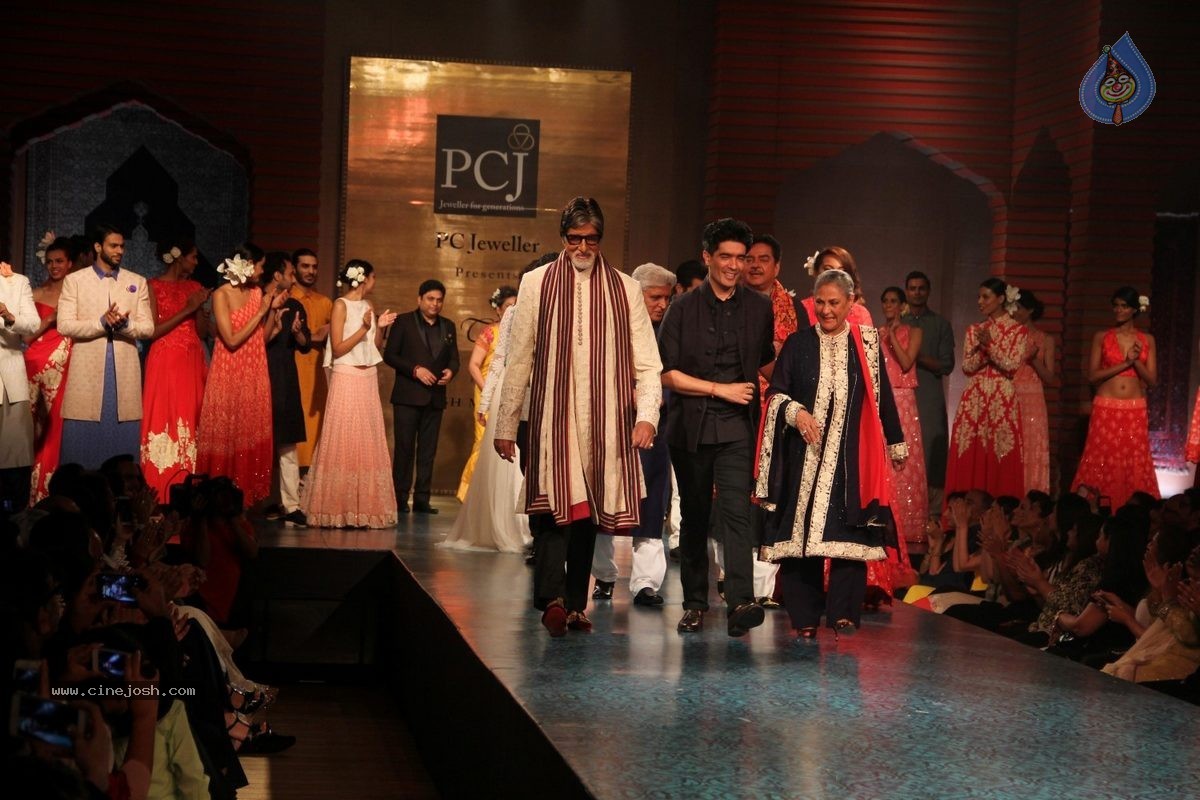 Bolly Celebs at 5th Annual Mijwan Fashion Show - 80 / 104 photos