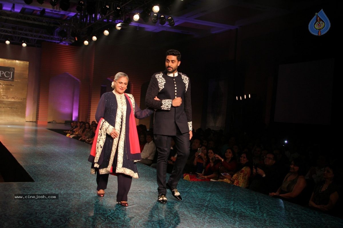 Bolly Celebs at 5th Annual Mijwan Fashion Show - 85 / 104 photos