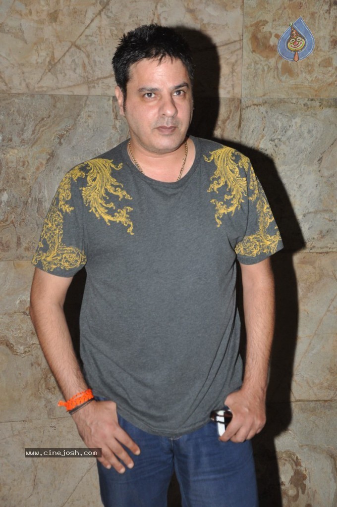 Bolly Celebs at 72 Miles Ek Pravas Premiere - 29 / 41 photos