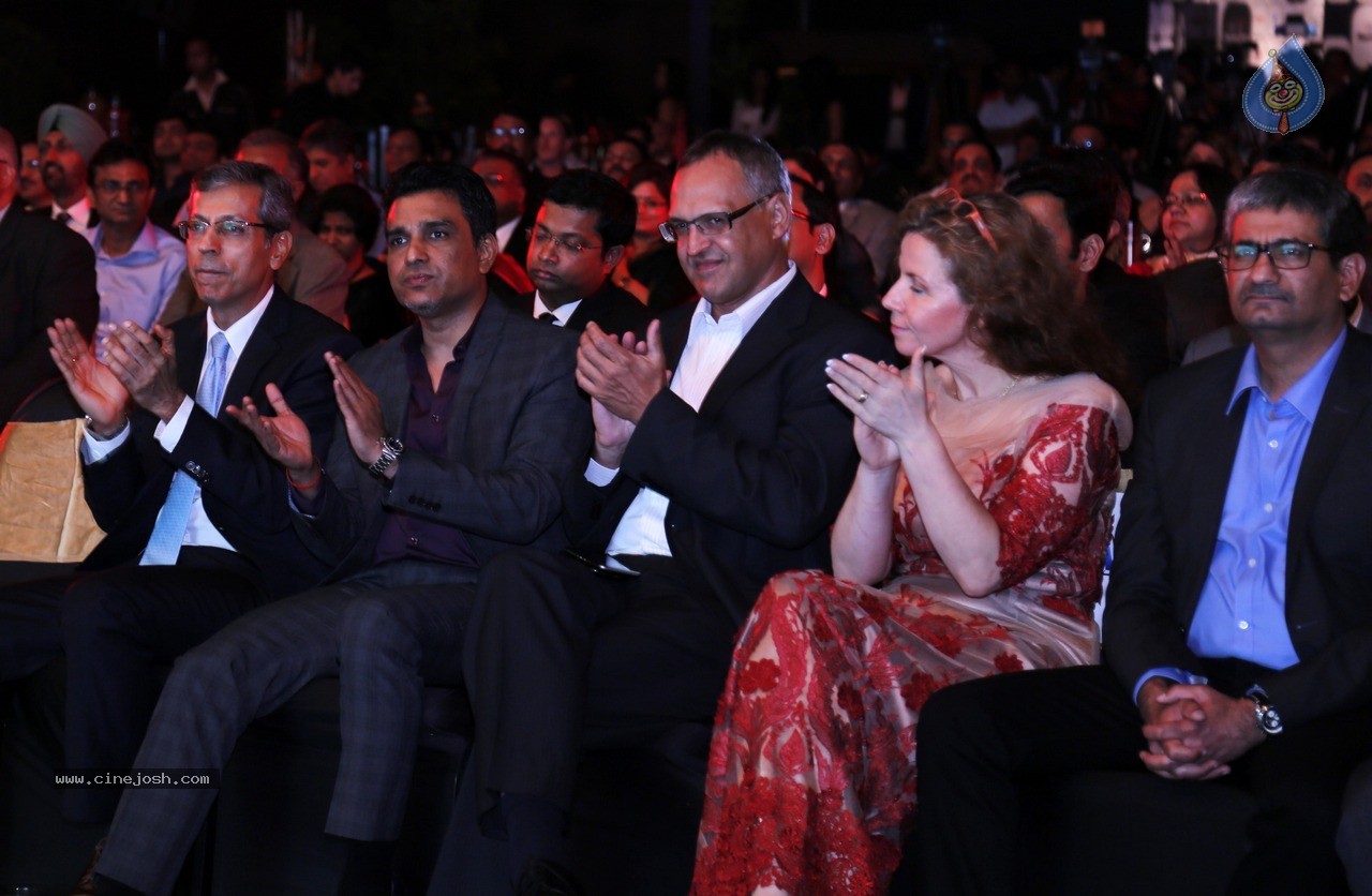 Bolly Celebs at 7th TopGear Awards  - 23 / 50 photos