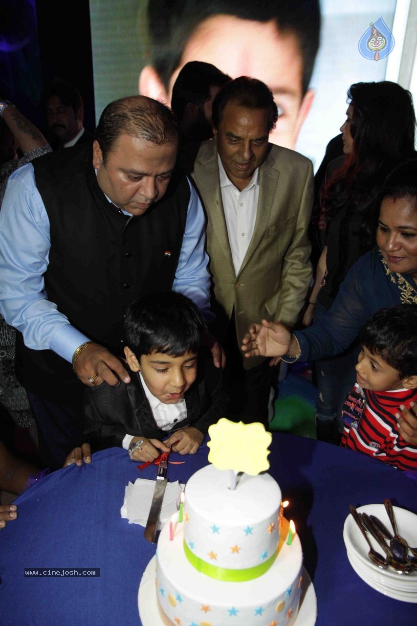 Bolly Celebs at Aakash Dingra 7th Bday Party - 31 / 59 photos