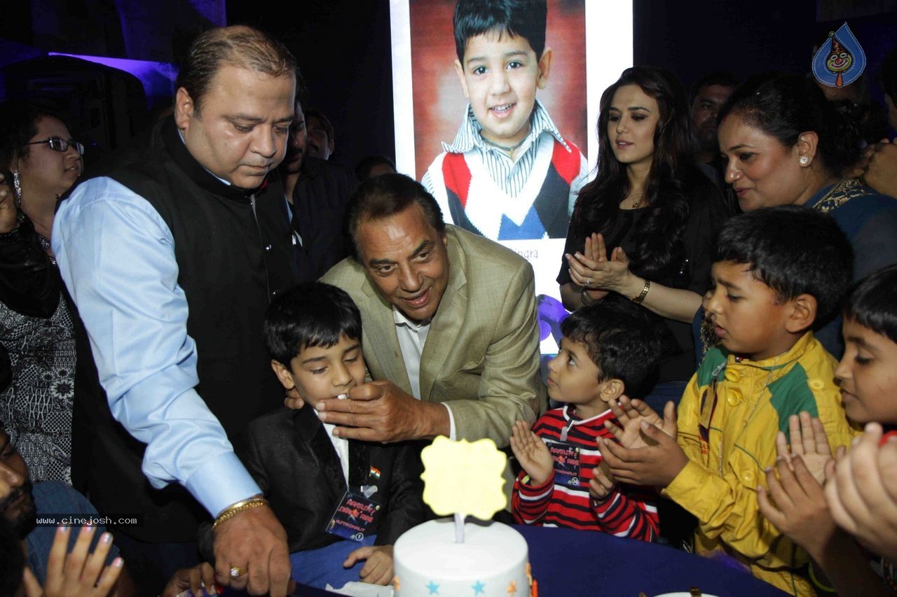 Bolly Celebs at Aakash Dingra 7th Bday Party - 48 / 59 photos