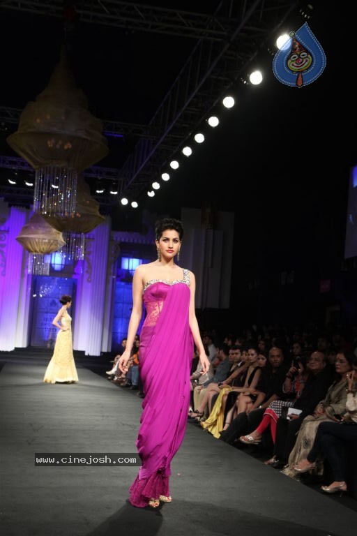 Bolly Celebs at Aamby Valley India Bridal Fashion Week - 11 / 54 photos