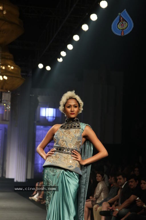 Bolly Celebs at Aamby Valley India Bridal Fashion Week - 50 / 54 photos