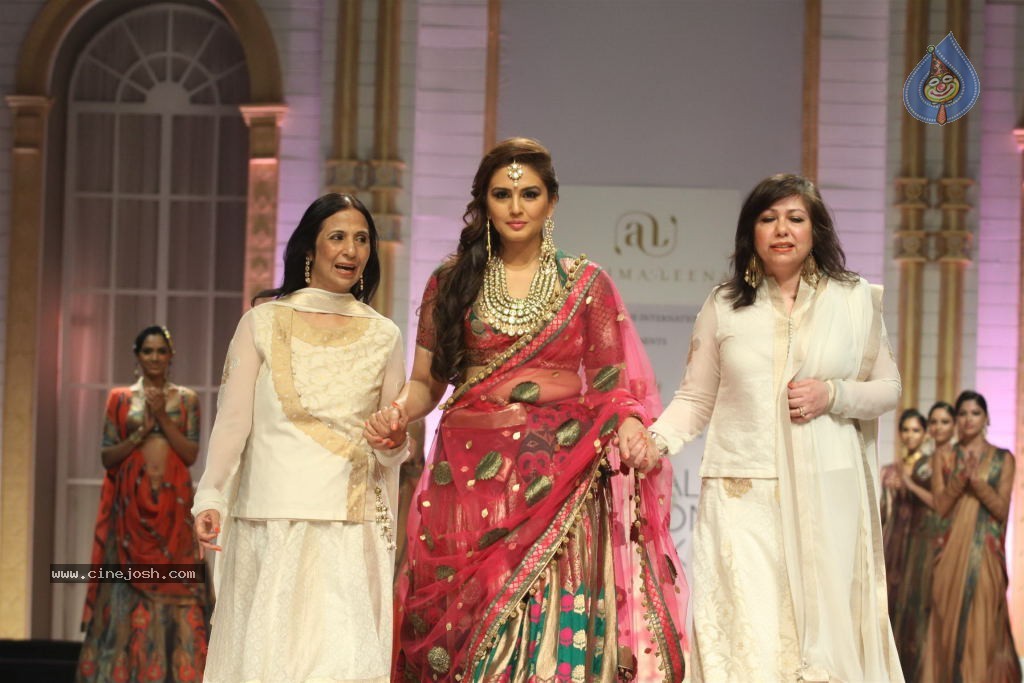 Bolly Celebs at Aamby Valley India Bridal Week 2013 - 11 / 84 photos