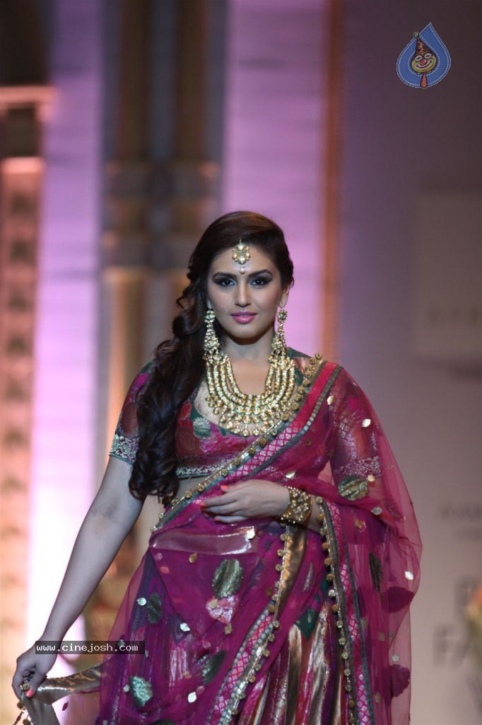 Bolly Celebs at Aamby Valley India Bridal Week 2013 - 14 / 84 photos