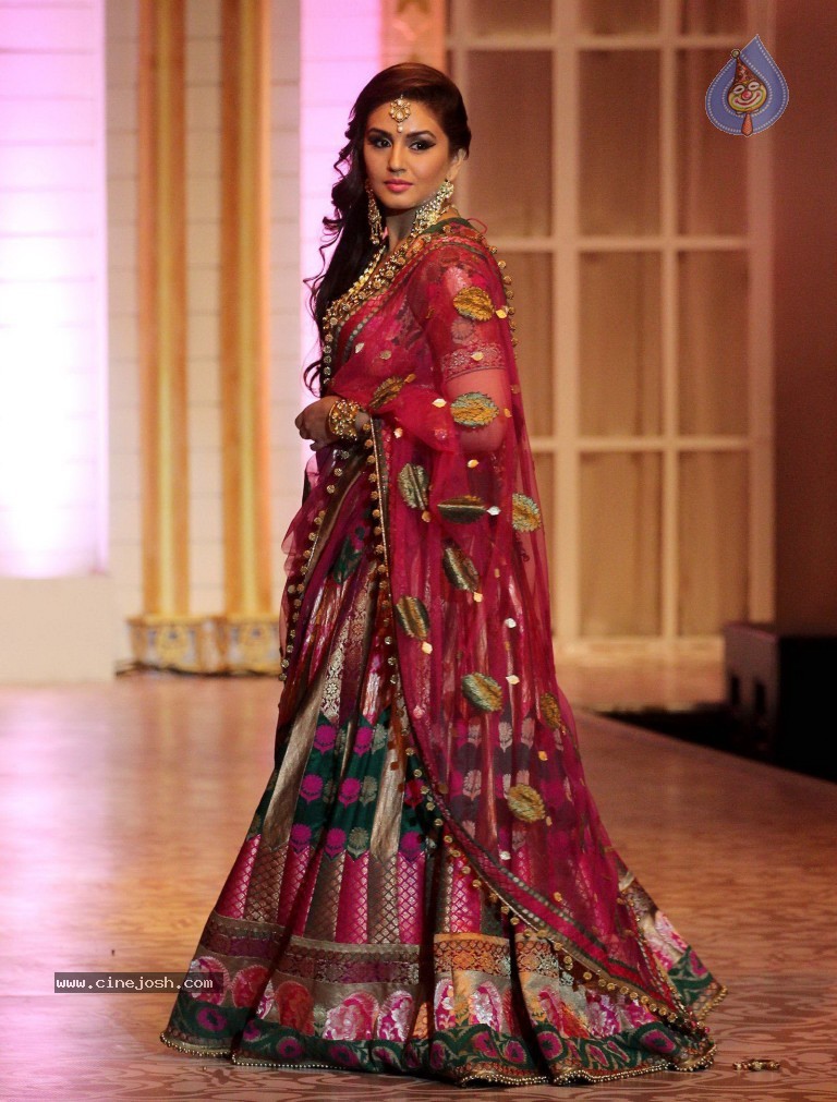 Bolly Celebs at Aamby Valley India Bridal Week 2013 - 16 / 84 photos