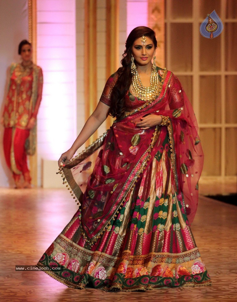 Bolly Celebs at Aamby Valley India Bridal Week 2013 - 36 / 84 photos