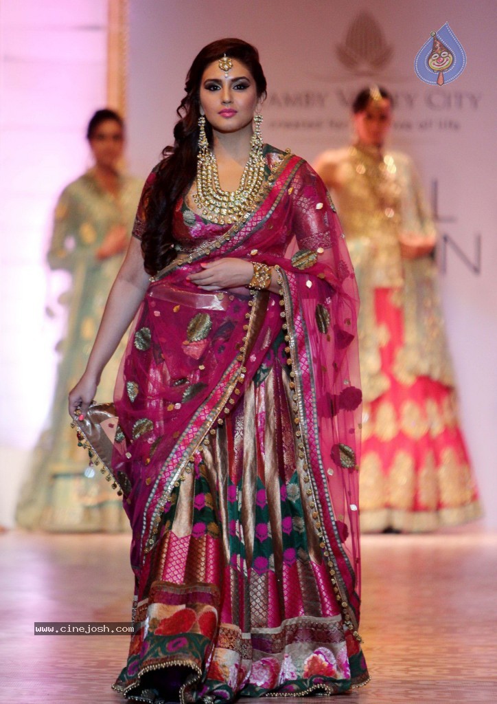 Bolly Celebs at Aamby Valley India Bridal Week 2013 - 44 / 84 photos