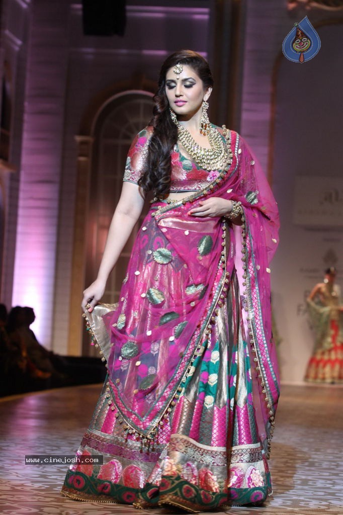 Bolly Celebs at Aamby Valley India Bridal Week 2013 - 70 / 84 photos