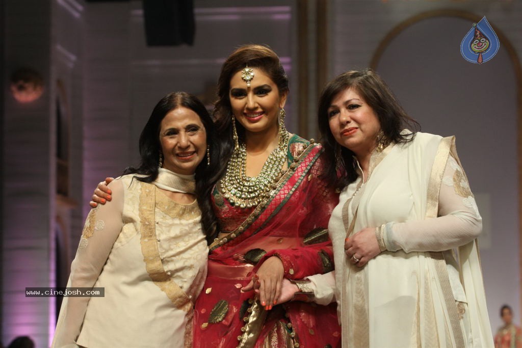 Bolly Celebs at Aamby Valley India Bridal Week 2013 - 77 / 84 photos
