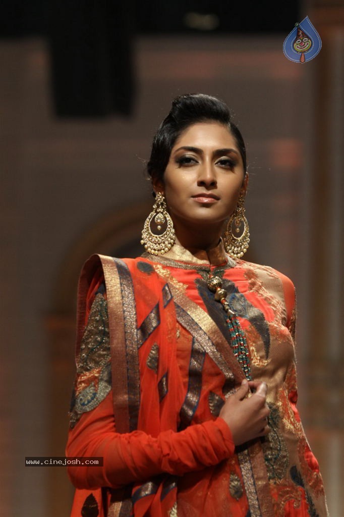 Bolly Celebs at Aamby Valley India Bridal Week 2013 - 82 / 84 photos