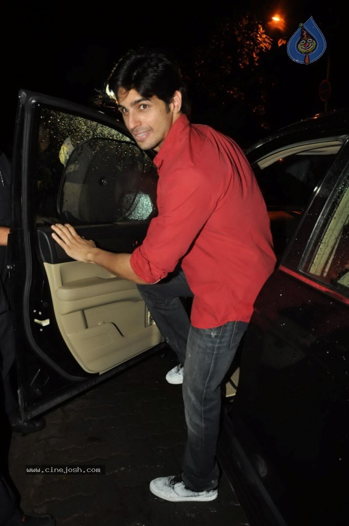 Bolly Celebs at Aamir Khan Party - 19 / 41 photos
