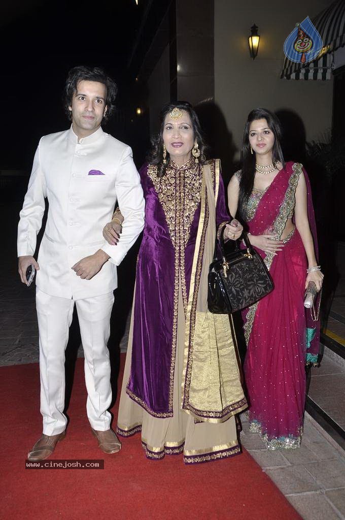 Bolly Celebs at Aamna Sharif Wedding Reception - 67 / 101 photos