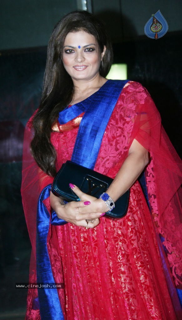 Bolly Celebs at Aarakshan Movie Premiere Show - 54 / 80 photos